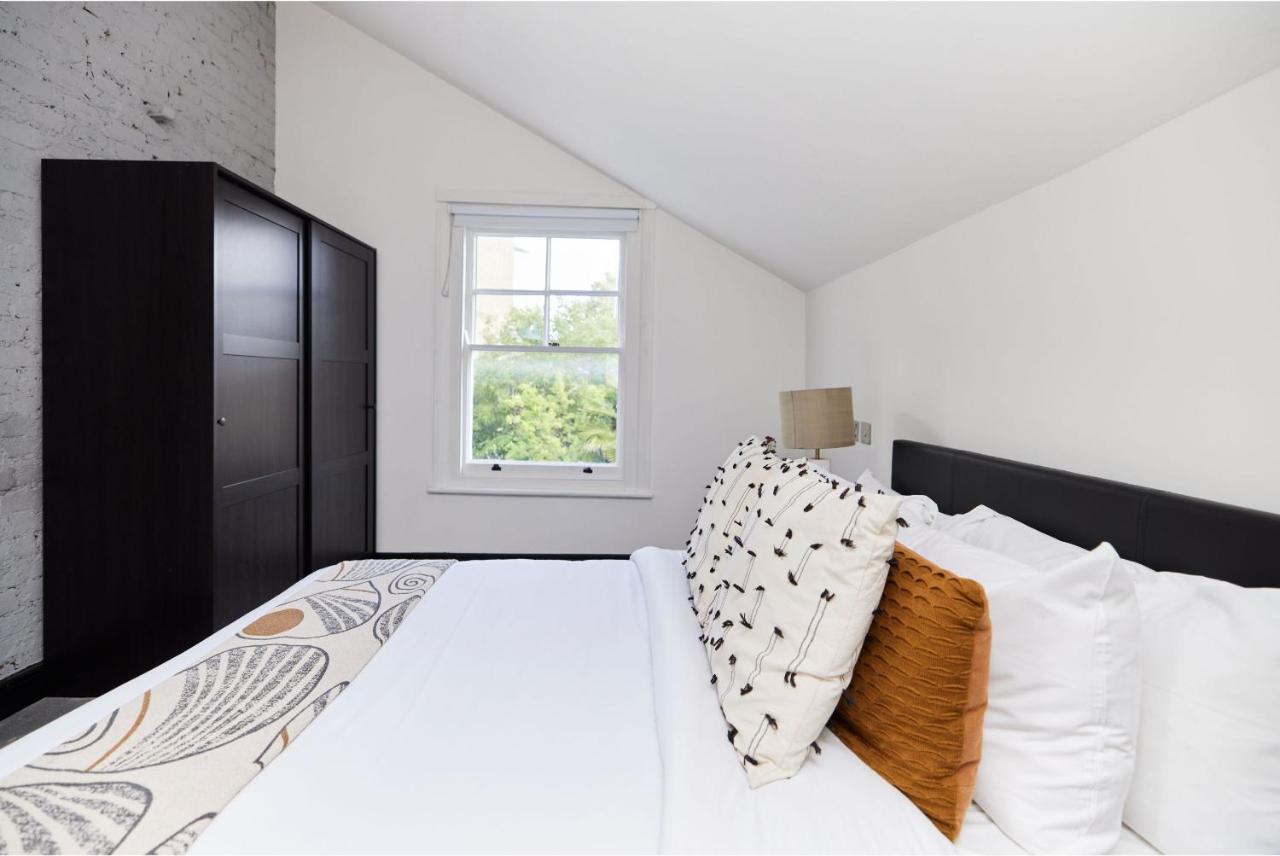 Apartment The Battersea Crib - Dazzling 3bdr Flat With Garden London